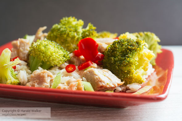Stir-fry Vegan Chickun, Broccoli and Red Pepper