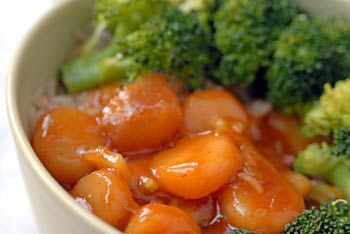 Broccoli and water chestnuts in ginger sauce