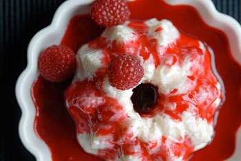 Coconut rice pudding with raspberry sauce