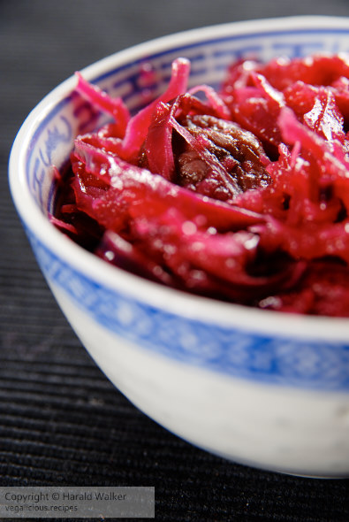 Red cabbage with apples and chestnuts