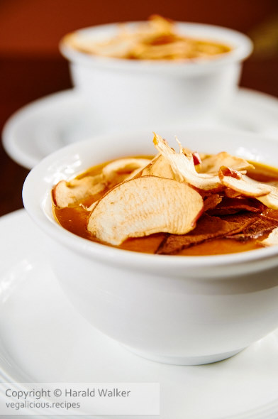 Spicy carrot Soup with Apple Crisps