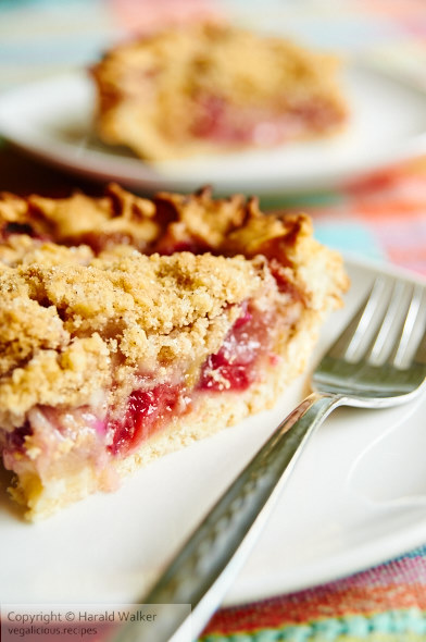 Pineapple Rhubarb Pie with Streusel Topping