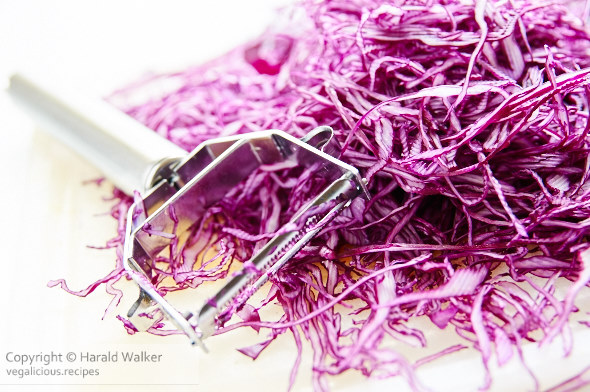 Cutting red cabbage