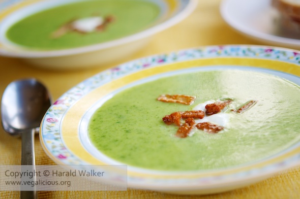 Watercress soup with pear