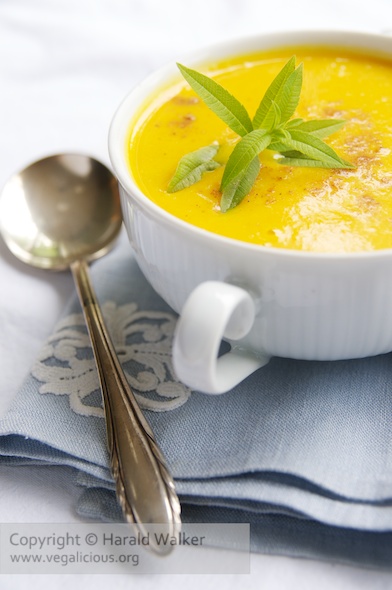 Sweet and spicy carrot bisque