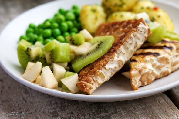 Grilled Tempeh with Kiwi and Pear Salsa