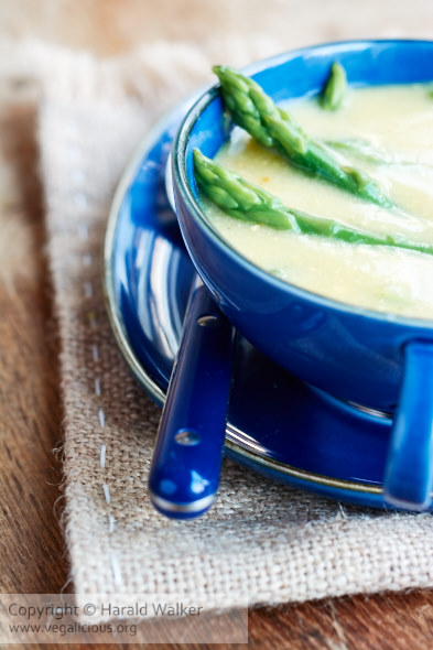 Mustard soup with Asparagus